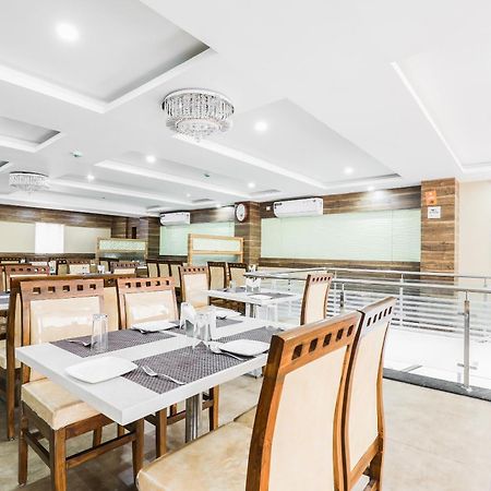Capital O Sky Grand Hotel ไฮเดอราบัด ภายนอก รูปภาพ