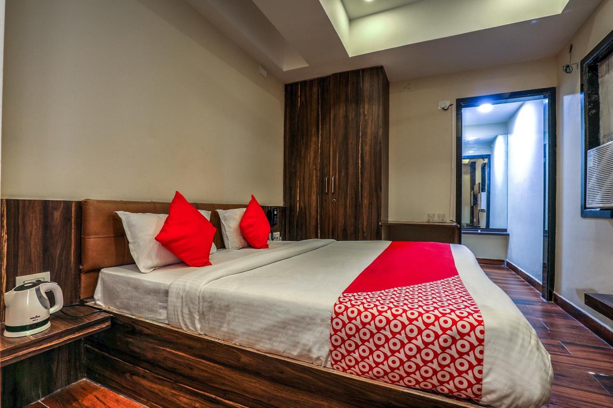 Capital O Sky Grand Hotel ไฮเดอราบัด ภายนอก รูปภาพ