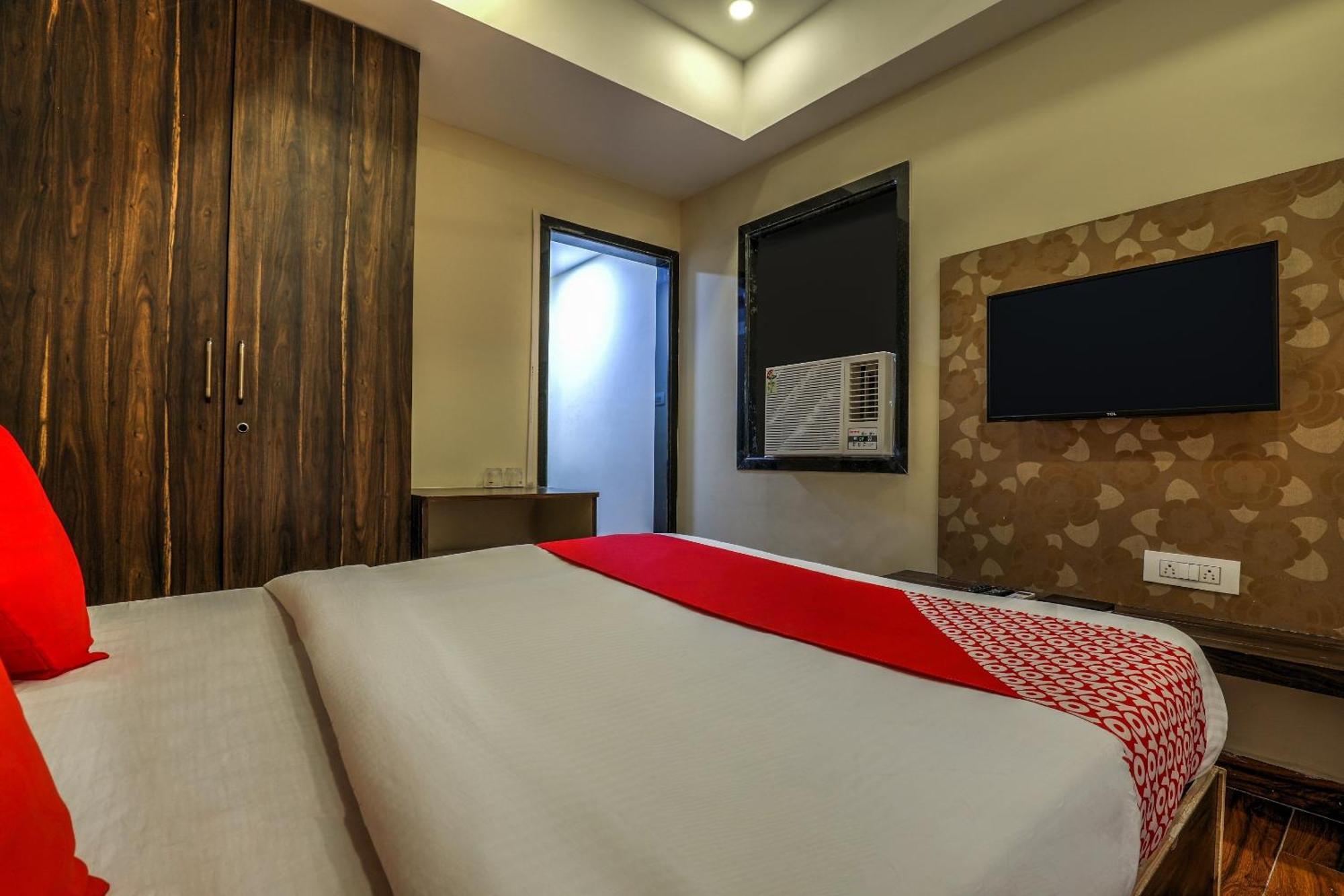 Capital O Sky Grand Hotel ไฮเดอราบัด ภายนอก รูปภาพ