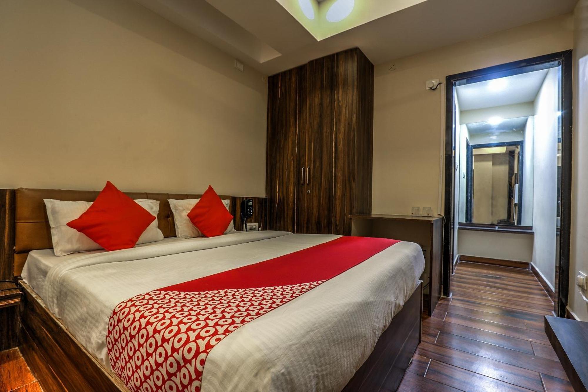 Capital O Sky Grand Hotel ไฮเดอราบัด ภายนอก รูปภาพ