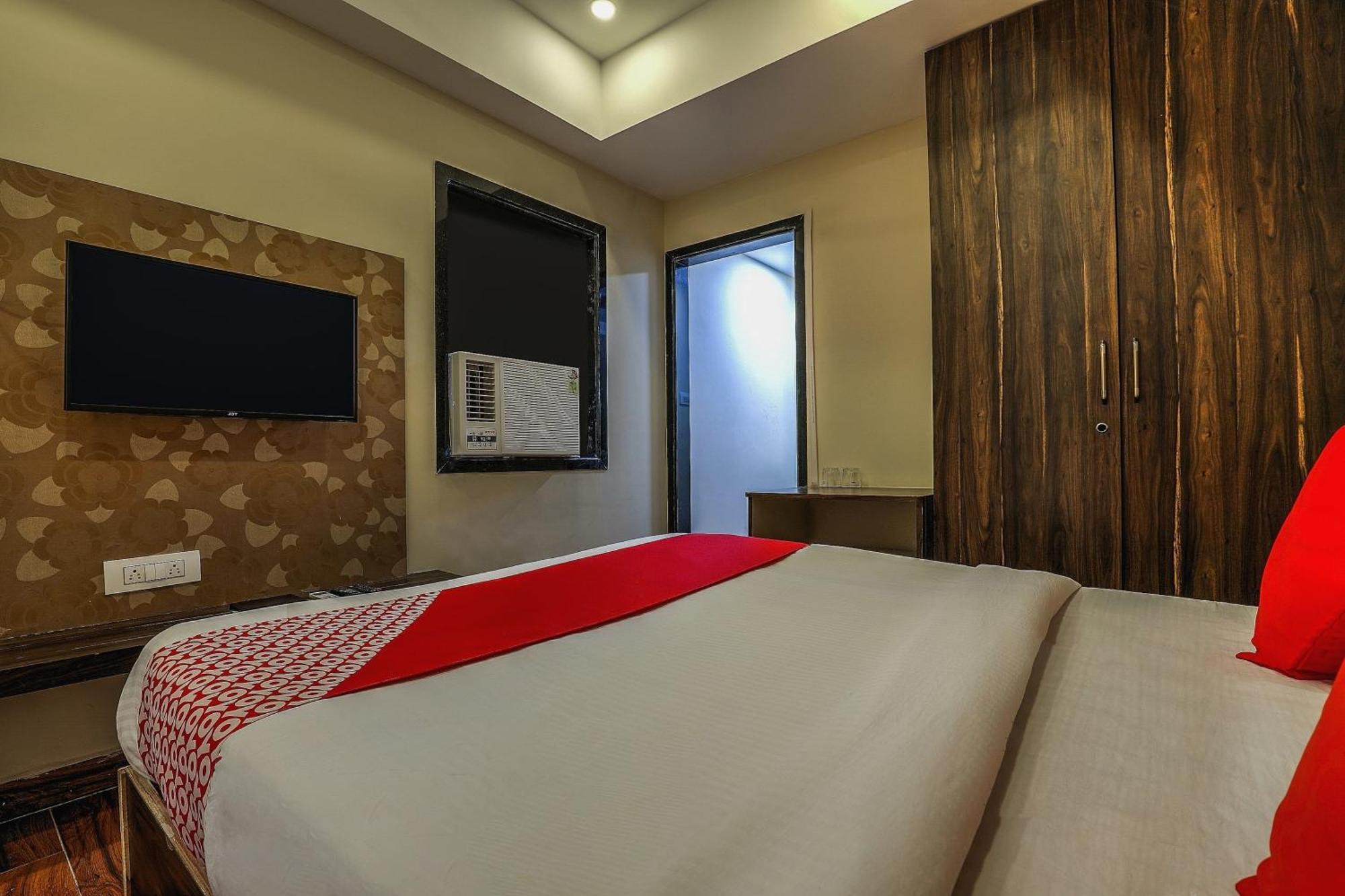 Capital O Sky Grand Hotel ไฮเดอราบัด ภายนอก รูปภาพ